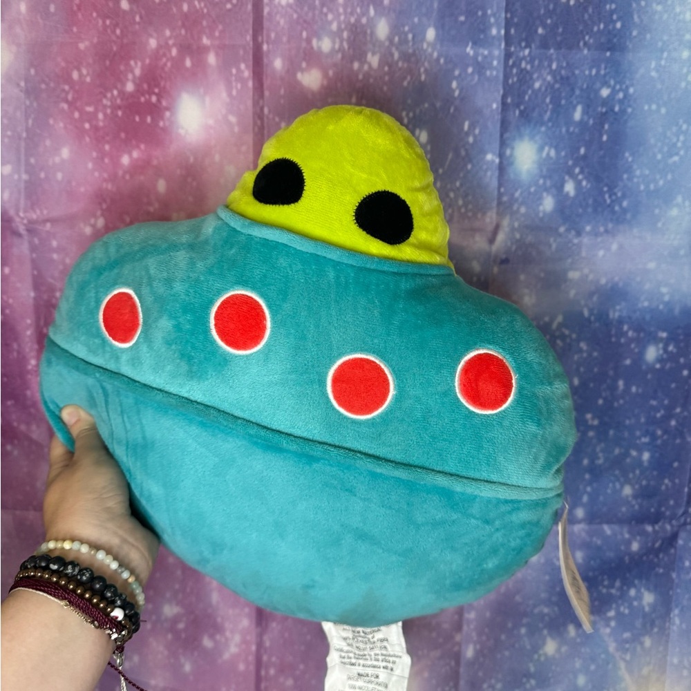 New alien target pillow 🛍